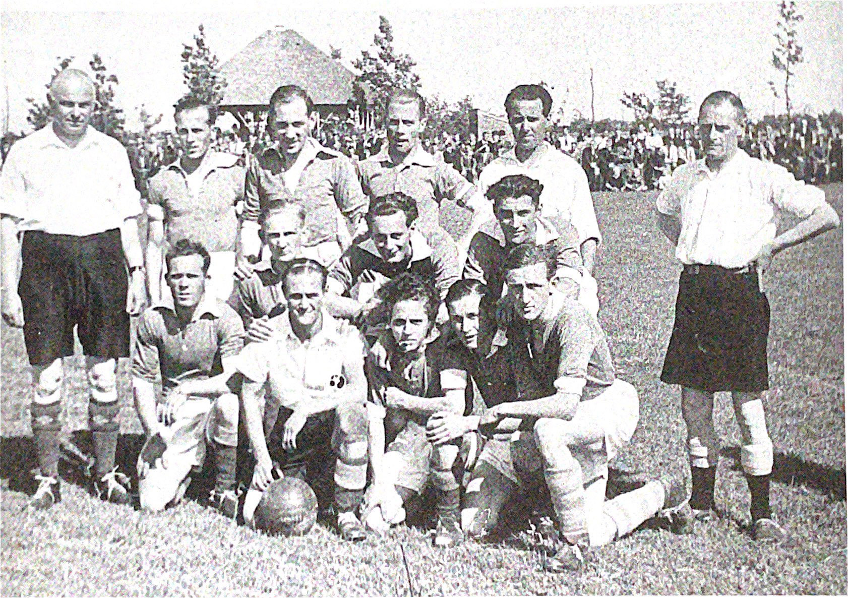 Bestand:Elftal 1945-1946.jpg