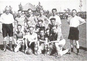 600px-Elftal 1945-1946.jpg